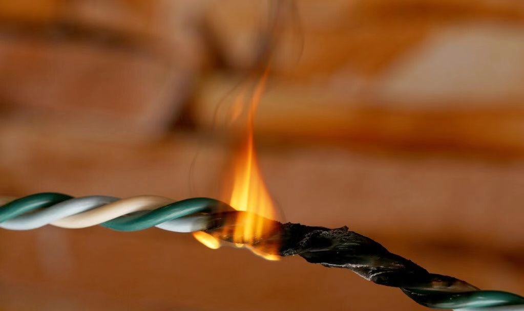 วิธีการระบุสายไฟเบา ((3)?